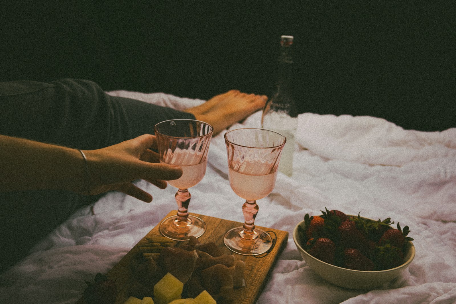 Jak właściwie zestawiać napoje z deserami — praktyczne podpowiedzi